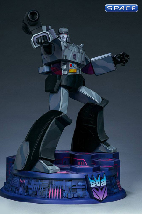 Megatron Museum Scale Statue (Transformers G1)