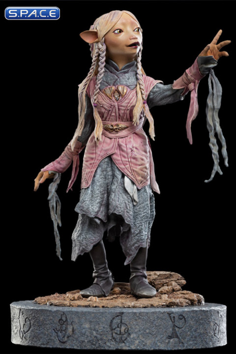 Brea the Gelfling Statue (The Dark Crystal: Age of Resistance)