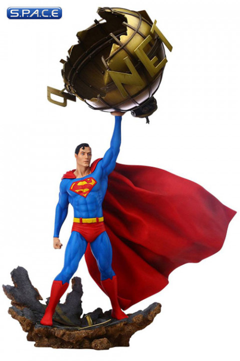 Superman Statue (DC Comics)