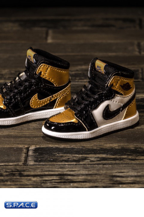 1/6 Scale OG Retro High Sneaker (Gold Toe)