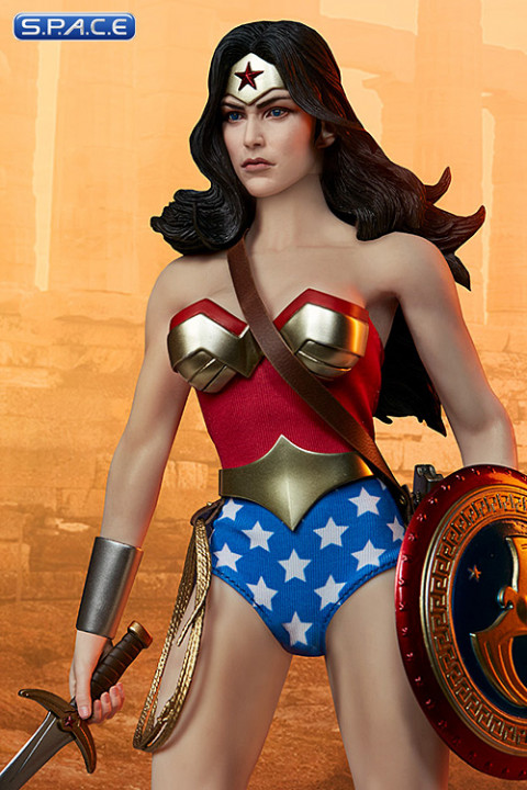 1/6 Scale Wonder Woman (DC Comics)