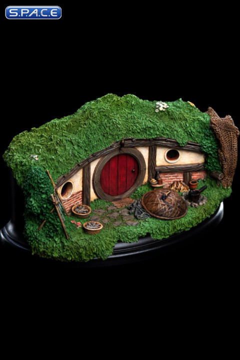 31 Lakeside Hobbit Hole (The Hobbit: An Unexpected Journey)