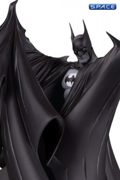 Batman Statue by Todd McFarlane 2nd Edition (Batman Black and White)