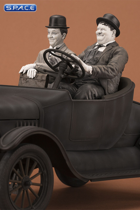 Laurel & Hardy on Ford Model T - Cars Legacy Collection Statue