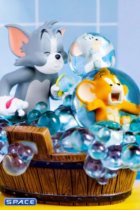 Bath Time Statue (Tom and Jerry)