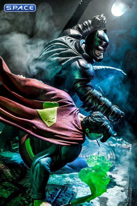 1/3 Scale Batman vs. Superman Ultimate Diorama Masterline Statue (Batman: The Dark Knight Returns)