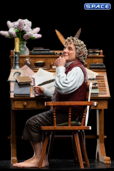 Bilbo Baggins at his Desk Statue (Lord of the Rings)