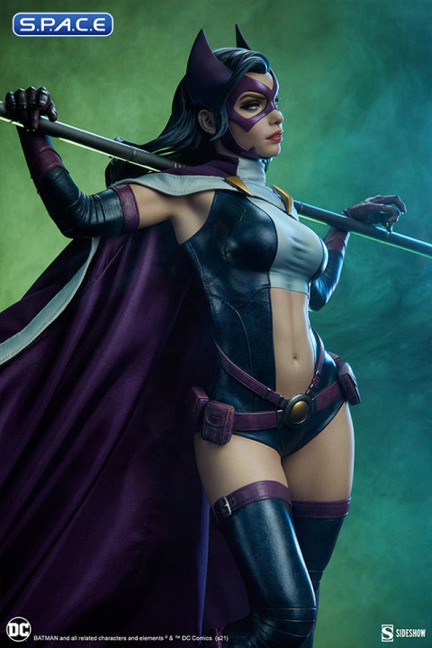 Huntress Premium Format Figure (DC Comics)