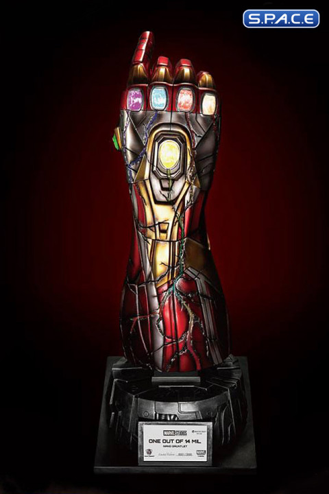 Nano Gauntlet One out of 14 Mil Master Craft Statue (Avengers: Endgame)