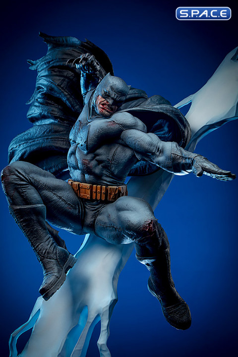 Batman Premium Format Figure (Batman: The Dark Knight Returns)