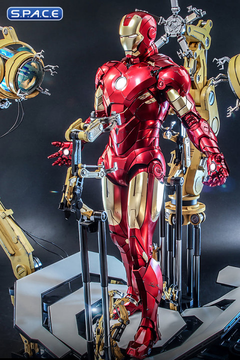 1/4 Scale Iron Man Mark IV with Suit Up Gantry QS021 (Iron Man 2)