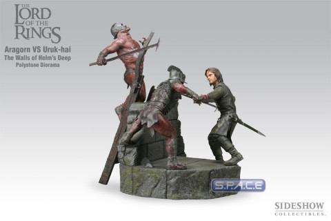 Aragorn vs. Uruk-Hai - The Wall of Helm´s Deep Diorama