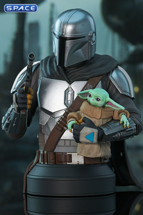 The Mandalorian with Grogu Bust - St. Patricks Day Exclusive (The Mandalorian)