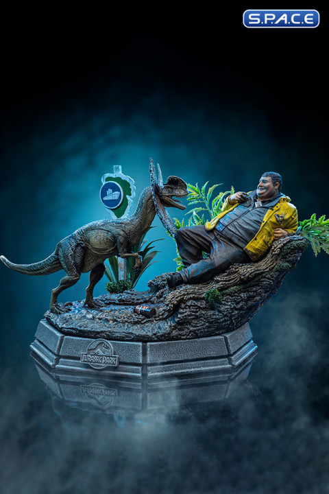 1/10 Scale Dennis Nedry meets the Dilophosaurus Deluxe Art Scale Statue (Jurassic Park)