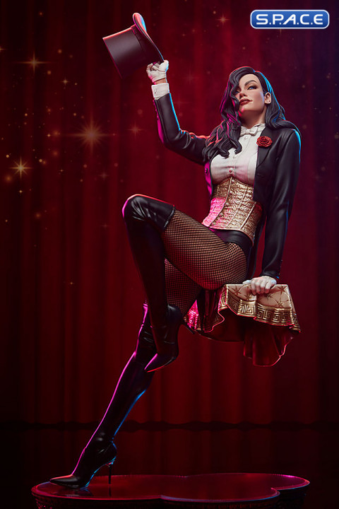 Zatanna Premium Format Figure (DC Comics)