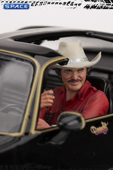 Burt Reynolds on Pontiac Firebird Trans Am Statue (Smokey and the Bandit)