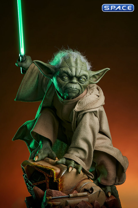 Yoda Legendary Scale Figure