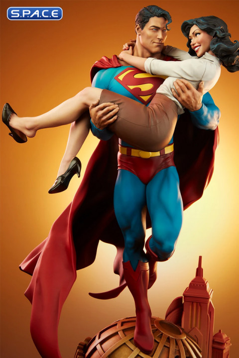 Superman and Lois Lane Diorama (DC Comics)