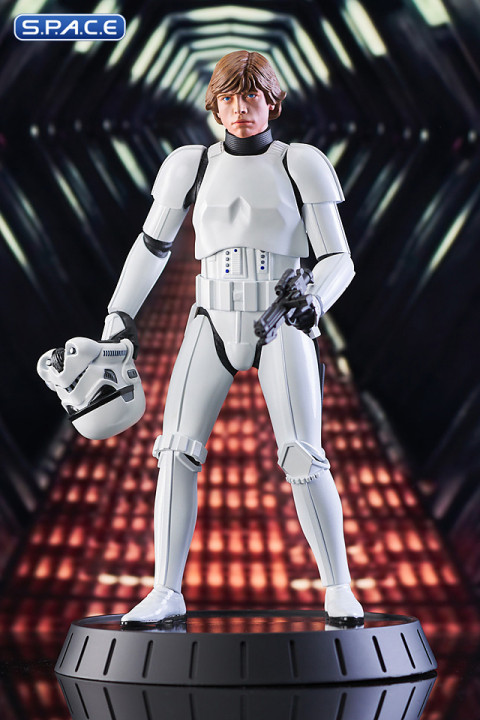 Luke Skywalker in Stormtrooper Disguise Milestones Statue (Star Wars)