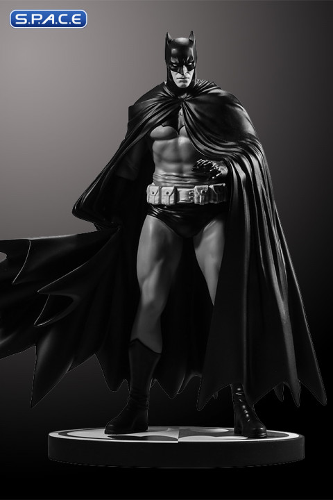 Batman Statue by Lee Weeks (Batman Black and White)