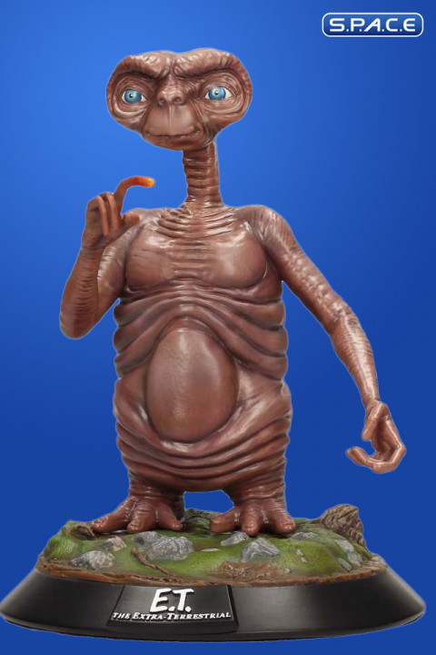 E.T. Statue (E.T. - The Extra-Terrestrial)