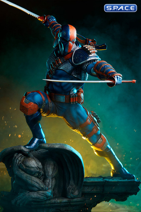 Deathstroke Premium Format Figure (DC Comics)