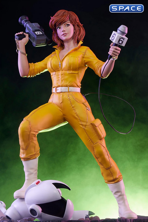 April ONeil Statue (Teenage Mutant Ninja Turtles)