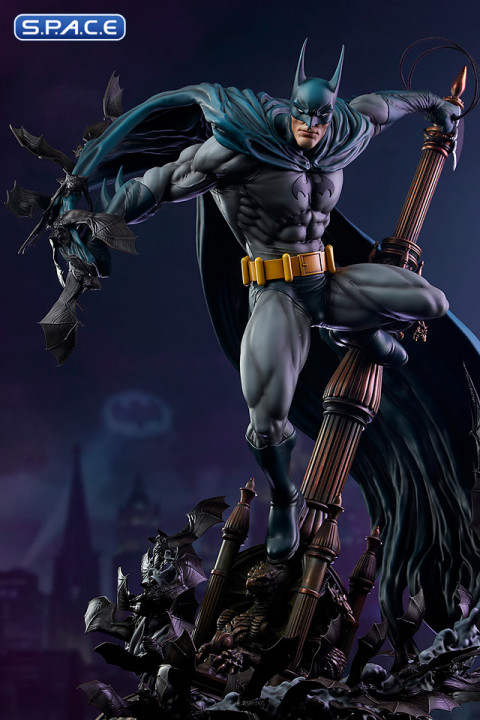 Batman Premium Format Figure (DC Comics)