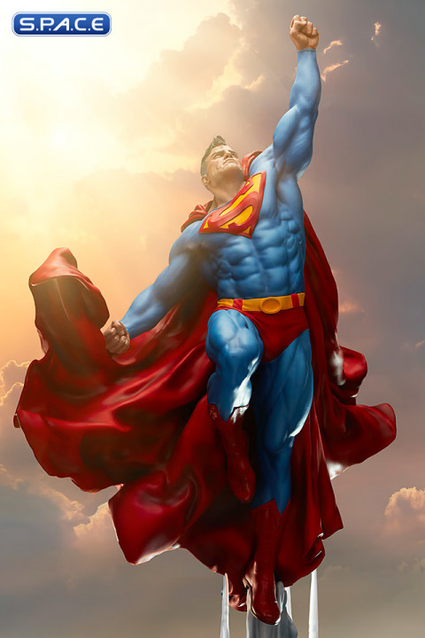 Superman Premium Format Figure (DC Comics)