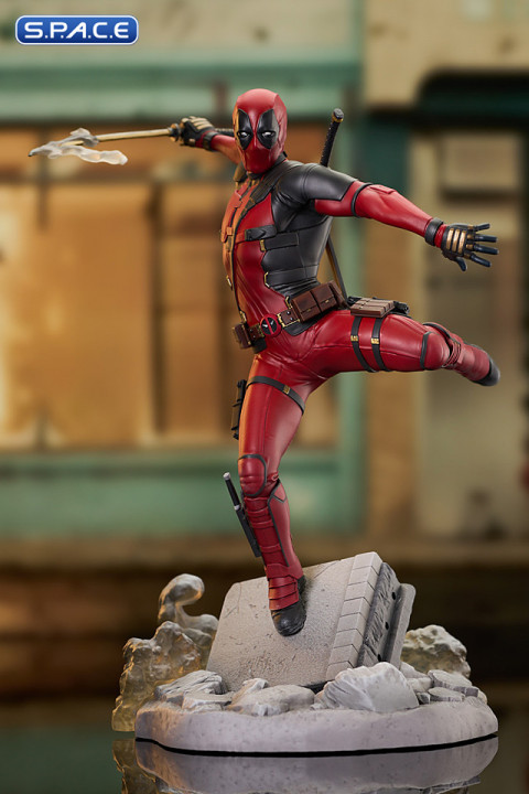 Deadpool Gallery PVC Statue (Deadpool & Wolverine)