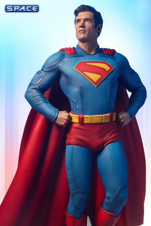 Superman Premium Format Figure (Superman)