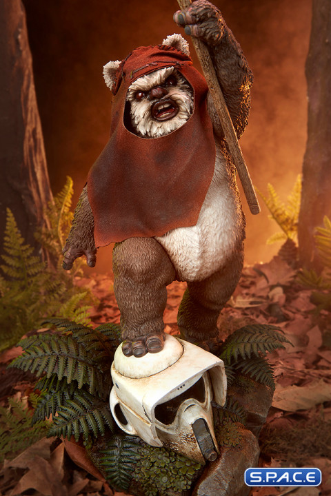 Wicket Premium Format Figure (Star Wars)