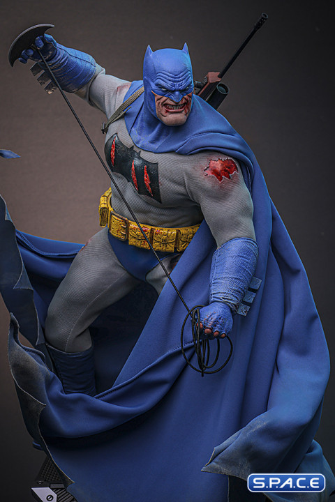 1/6 Scale Battle Damaged Batman Comic Masterpiece CMS031 (Batman: The Dark Knight Returns)