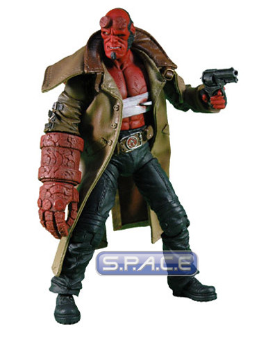 Wounded Hellboy (Hellboy 2: The Golden Army Series 2)