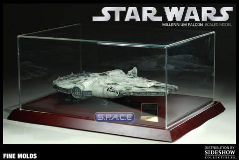 1:72 Scale Millennium Falcon Replica (Star Wars)