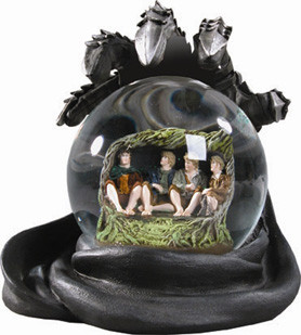 Hobbits in Hiding Snow Globe (LOTR)