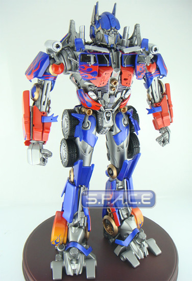 Optimus Prime Statue (Transformers)