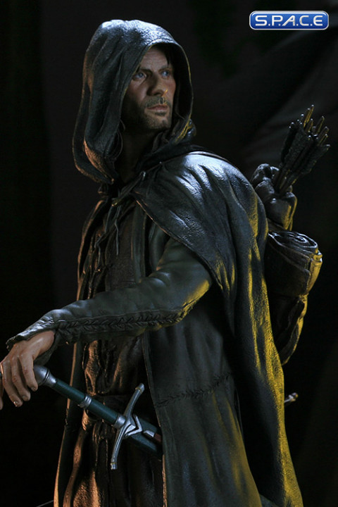 Aragorn as Strider Statue (The Lord of the Rings)