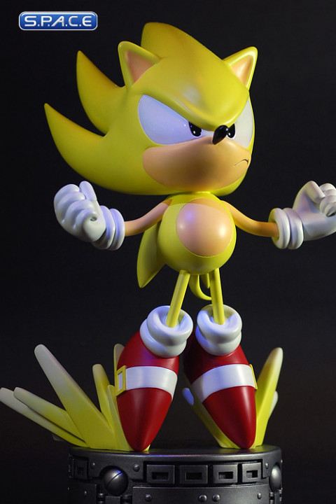 Super Sonic Statue (Sonic the Hedgehog)