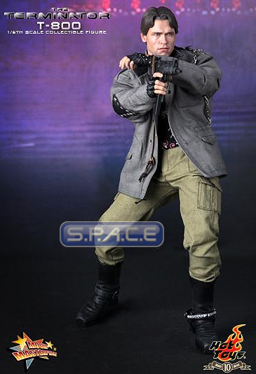 1/6 Scale T-800 Movie Masterpiece MMS136 (The Terminator)