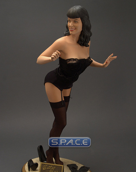 1/4 Scale Bettie Page - Queen of Pin-Ups Statue