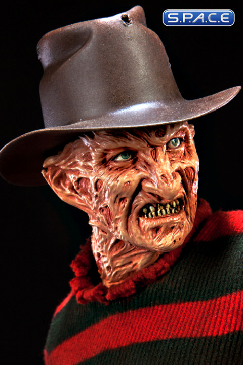 Freddy Krueger Premium Format Figure (Nightmare on Elm Street)