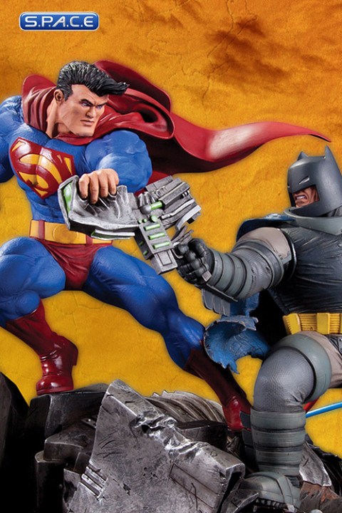 Superman vs. Batman Battle Statue (Batman - The Dark Knight Returns)