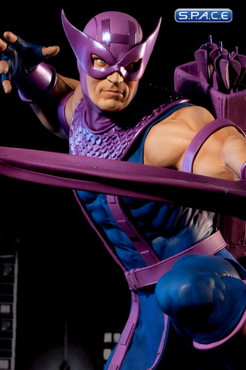 Hawkeye Premium Format Figure (Marvel)