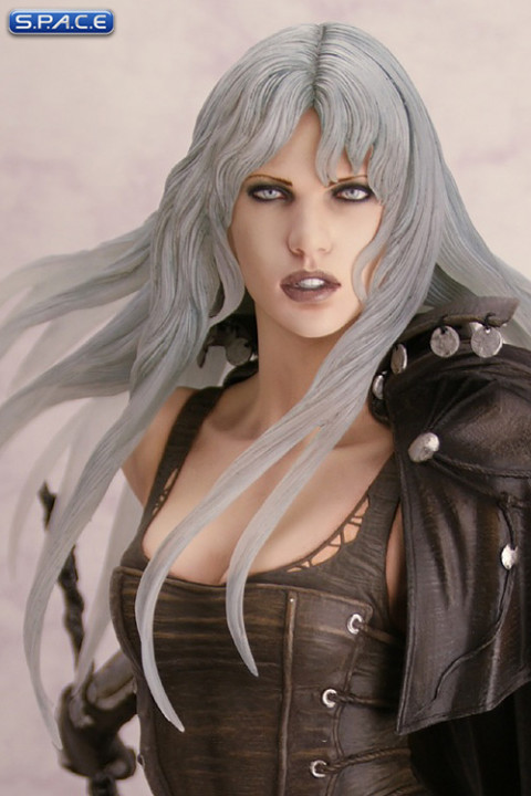 1/4 Scale Luz Malefic Statue by Luis Royo (Fantasy Figure Gallery)