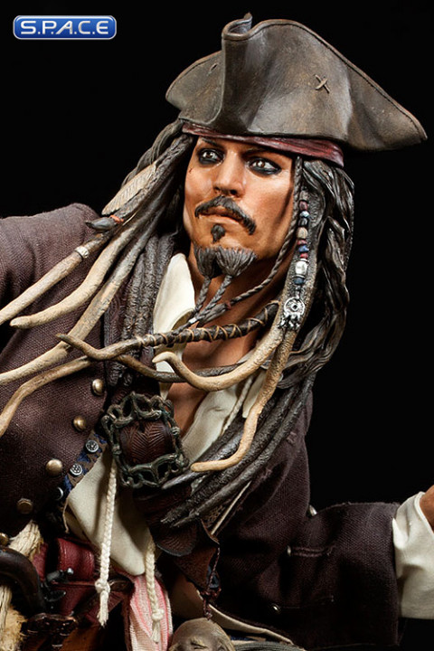 Captain Jack Sparrow Premium Format Figure (POTC - On Stranger Tides)