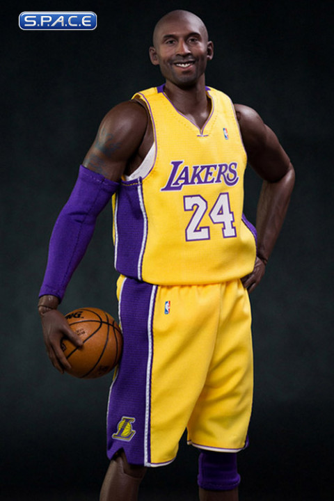 1/6 Scale Kobe Bryant Real Masterpiece (NBA Collection)