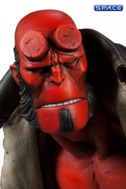 Hellboy Premium Format Figure (Hellboy)