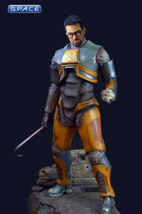 1/4 Scale Gordon Freeman Statue (Half-Life 2)