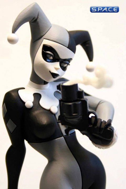 Harley Quinn Statue (Batman Black & White)